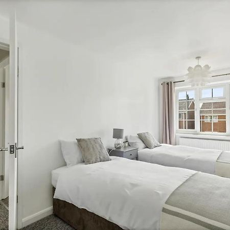 Bright & Spacious With Garden & Parking 노팅엄 외부 사진