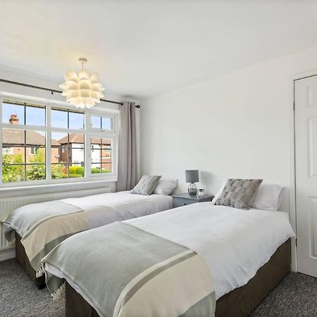 Bright & Spacious With Garden & Parking 노팅엄 외부 사진