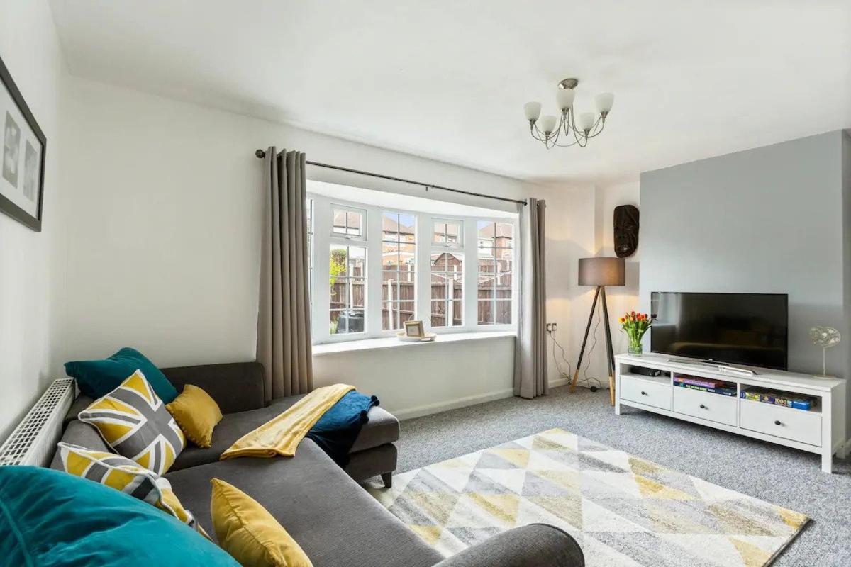 Bright & Spacious With Garden & Parking 노팅엄 외부 사진