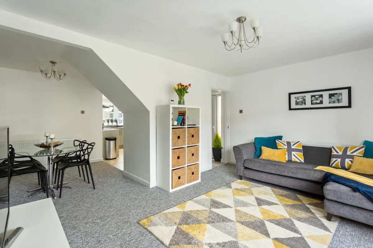 Bright & Spacious With Garden & Parking 노팅엄 외부 사진
