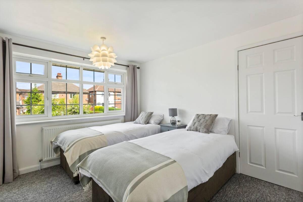 Bright & Spacious With Garden & Parking 노팅엄 외부 사진